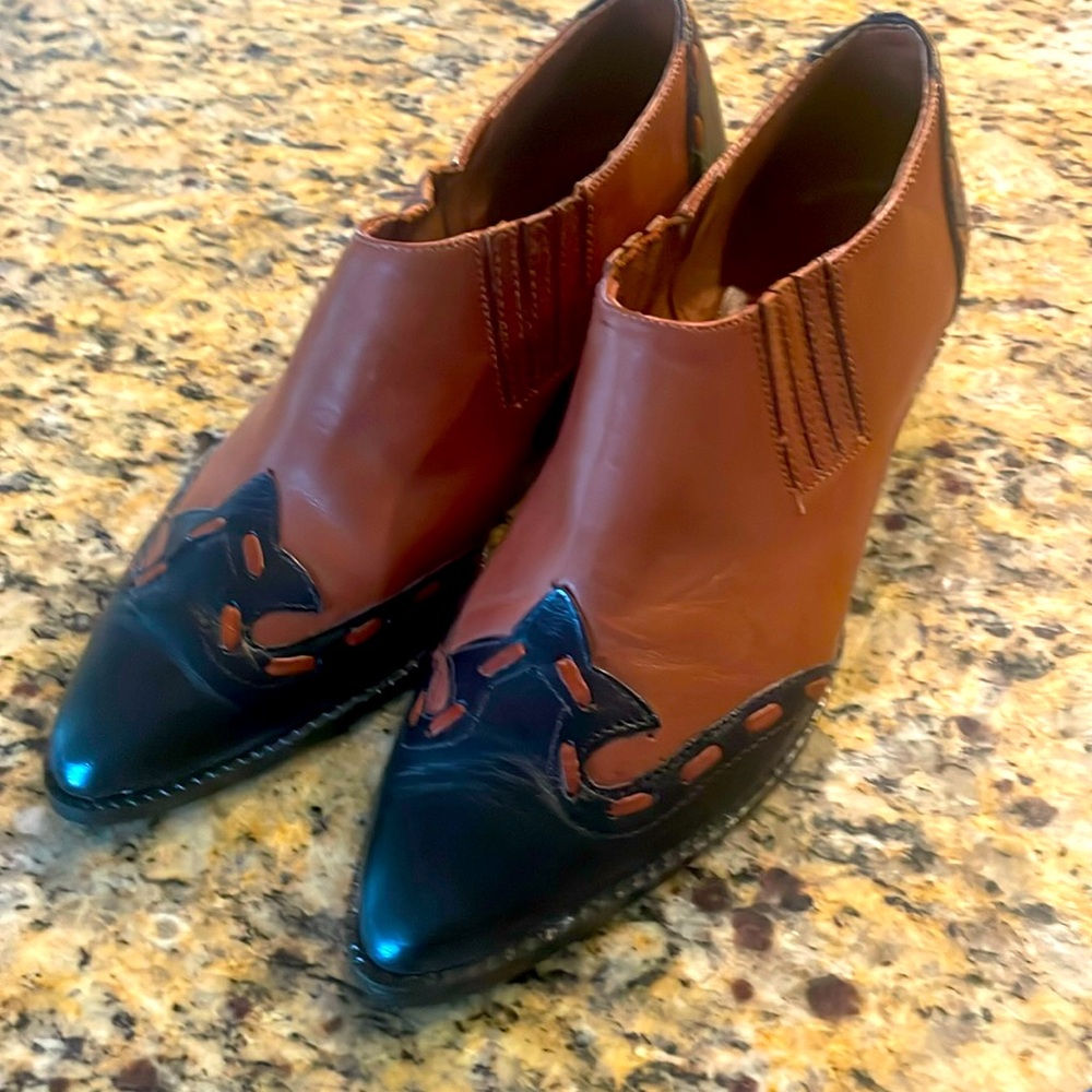 Mister Shoes genuine leather bootie